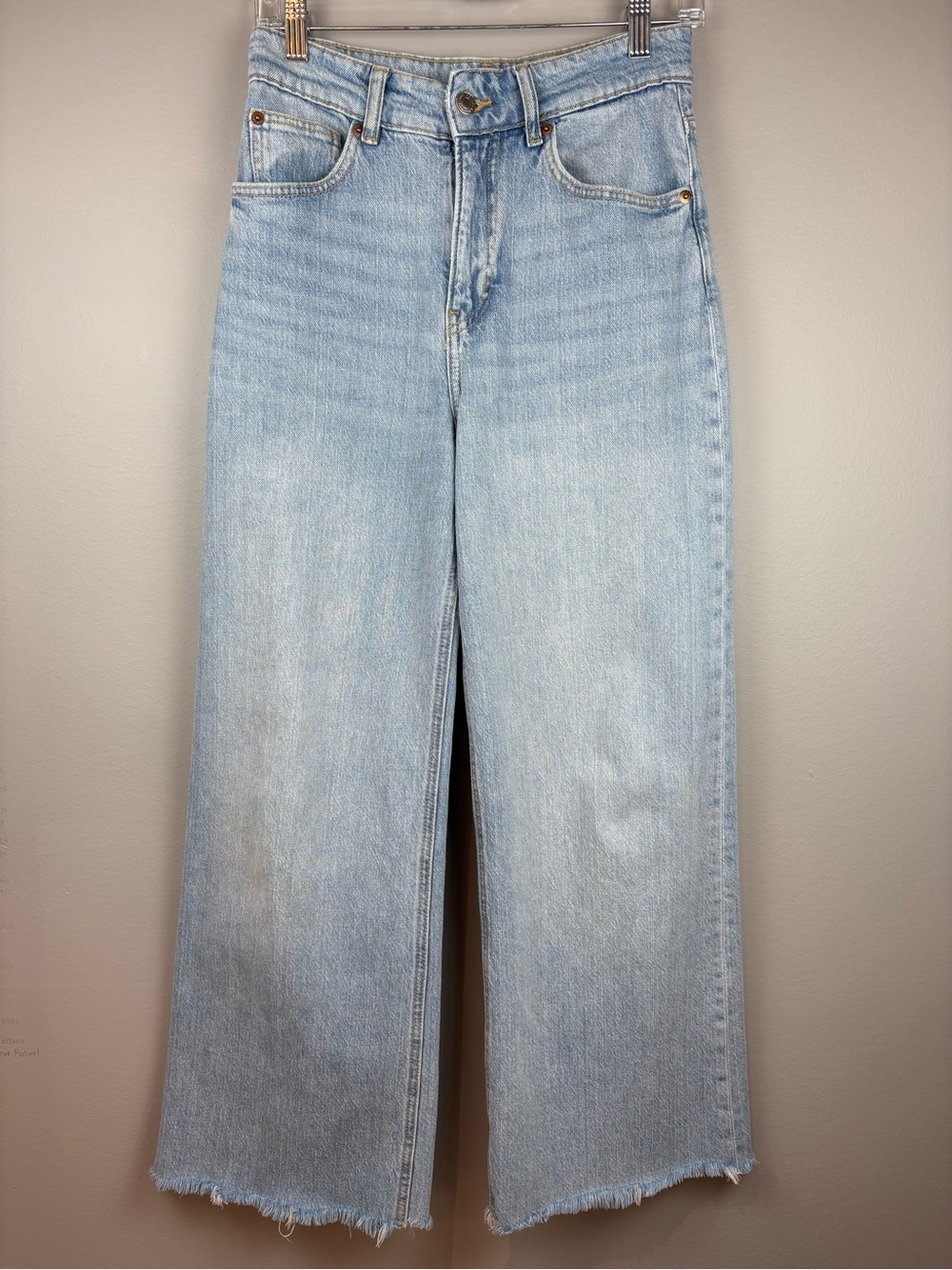 H&M High Waisted High Rise Wide Leg Jeans Size 4 Light Blue Raw Hem Flattering